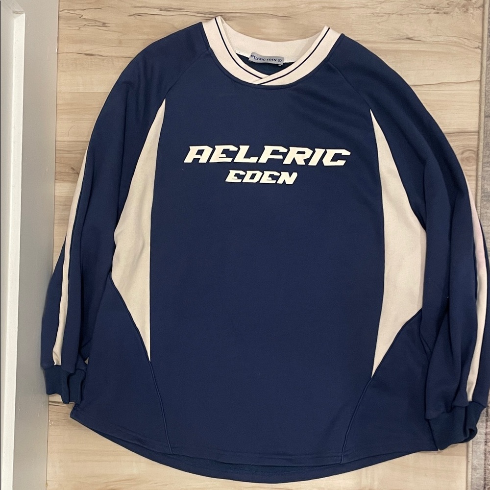 Aelfric Eden Navy and White Graphic Crewneck Size L